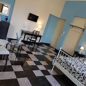 Bed and breakfast Central Suites **